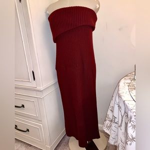 Jaquemus sleeveless midi burgundy sweater dress.